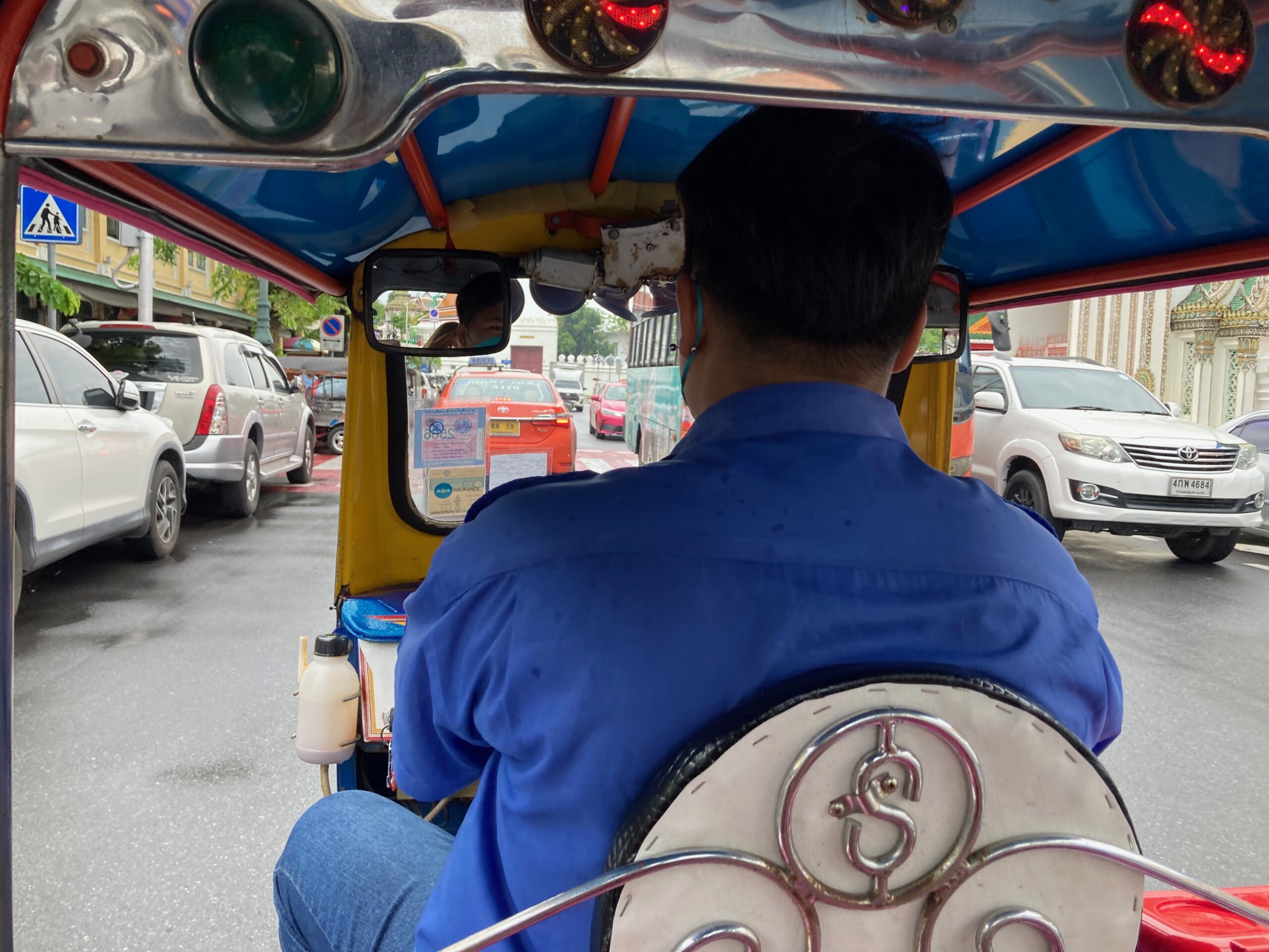 トゥクトゥクの運転手